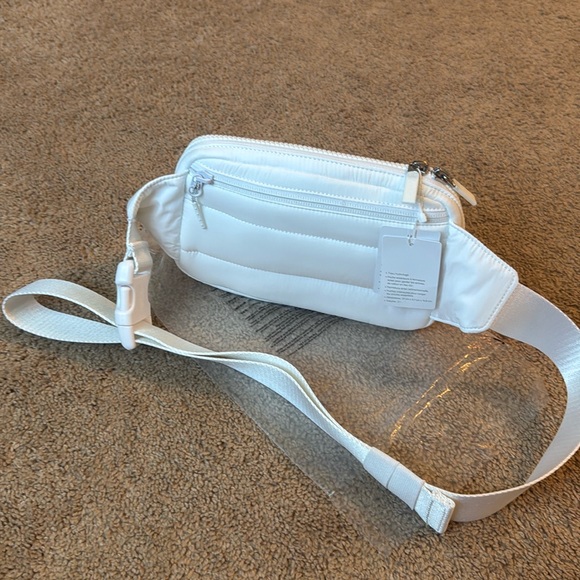 Lululemon - Picture 4 of 17